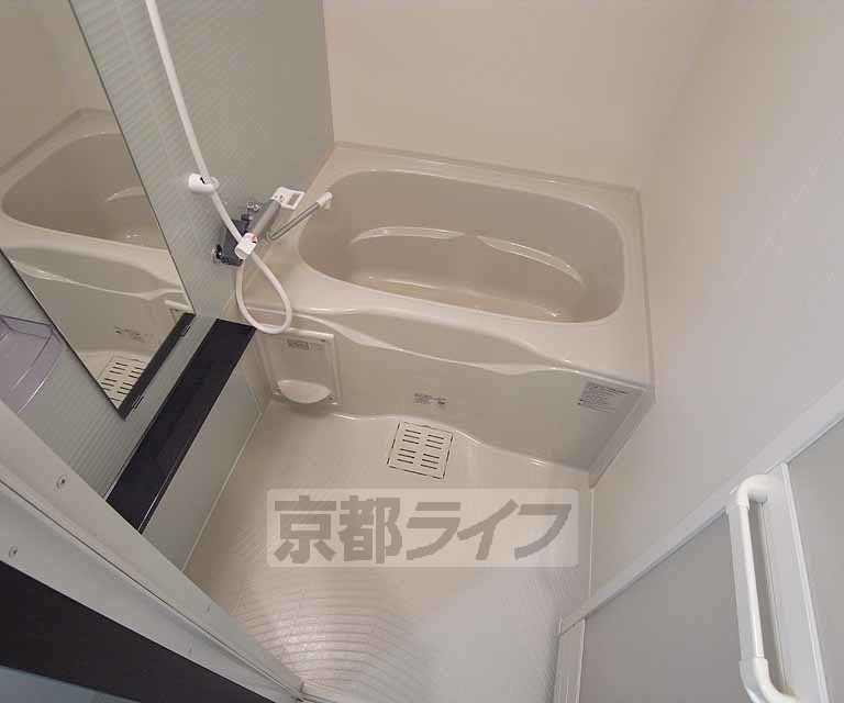 バス・シャワールーム　綺麗なお風呂です。