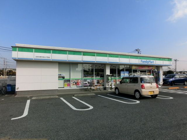 コンビニ　ファミリーマート（コンビニ）まで730m