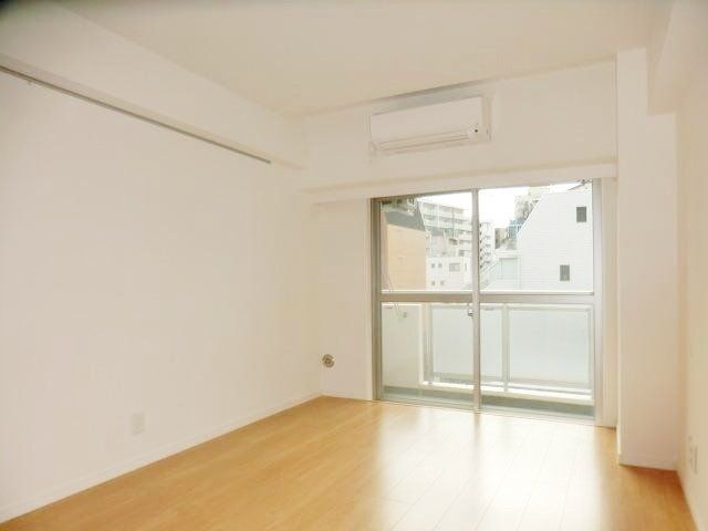 居室・リビング　★リノベーション済みのお部屋★