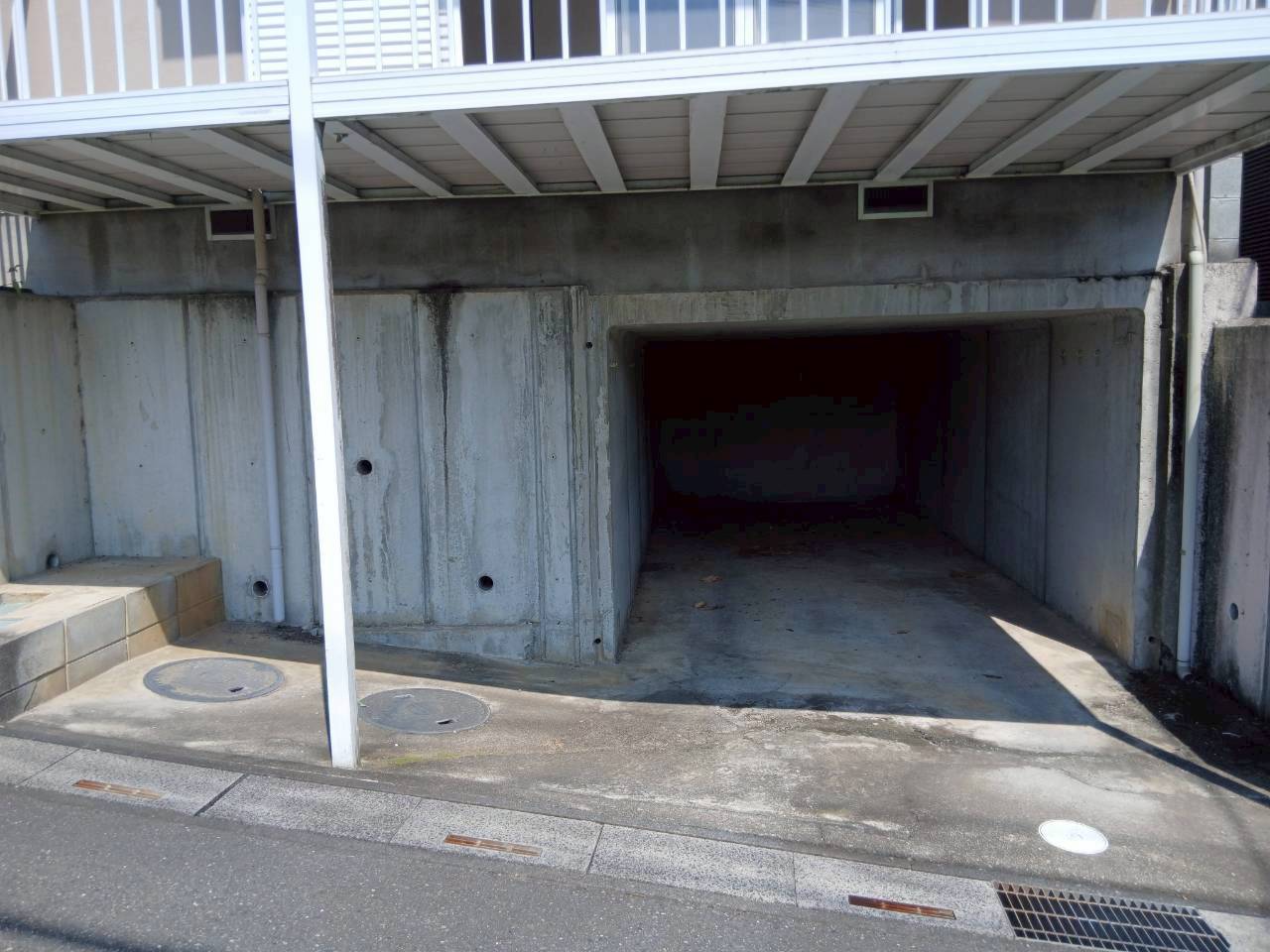 駐車場　駐車場１台付きです