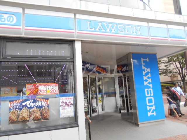 コンビニ　ローソン 東戸塚駅前店（コンビニ）まで163m