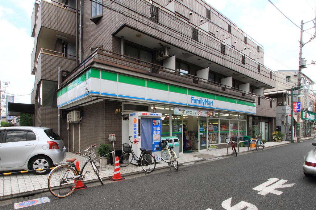 コンビニ　ファミリーマート上北沢四丁目店（コンビニ）まで129m