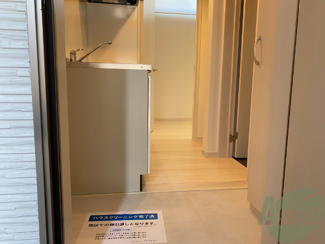 玄関　玄関からの目線です。清潔感あふれるお部屋ですね。
