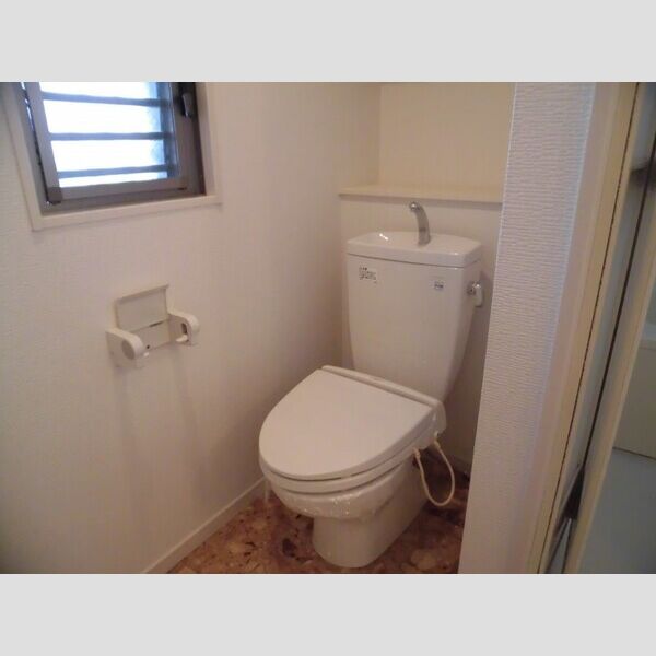 トイレ　※写真は同じマンションの違う部屋のものになります。