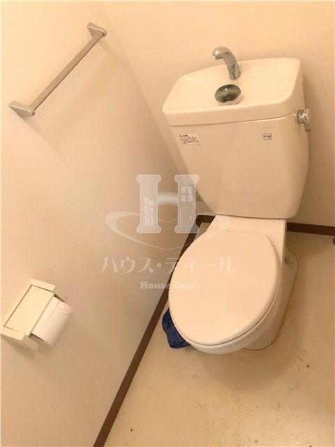 トイレ　別号室参考写真です