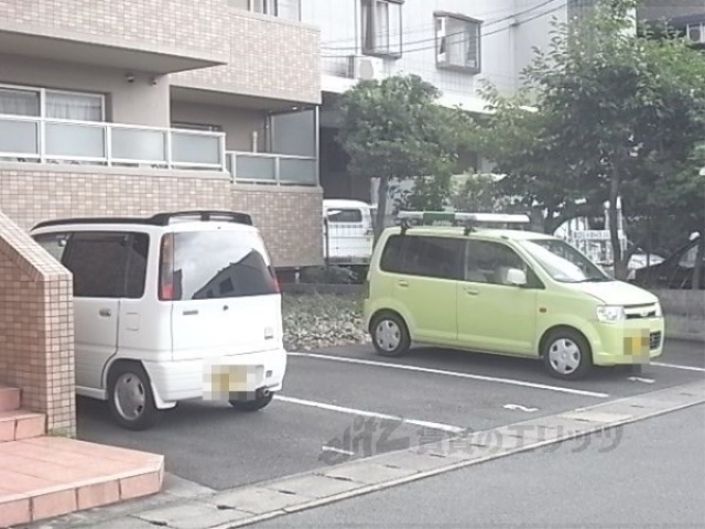 駐車場　ごみ捨て場