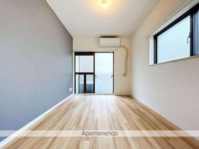 小田急線 世田谷代田駅 徒歩7分 5階建 築43年の居間写真