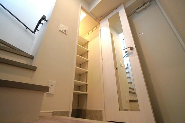 玄関　※写真は同タイプ住戸です。