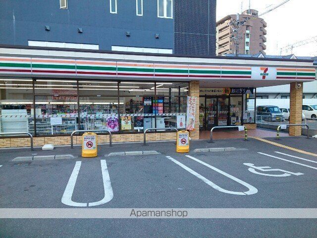 コンビニ　セブンイレブン様（コンビニ）まで350m