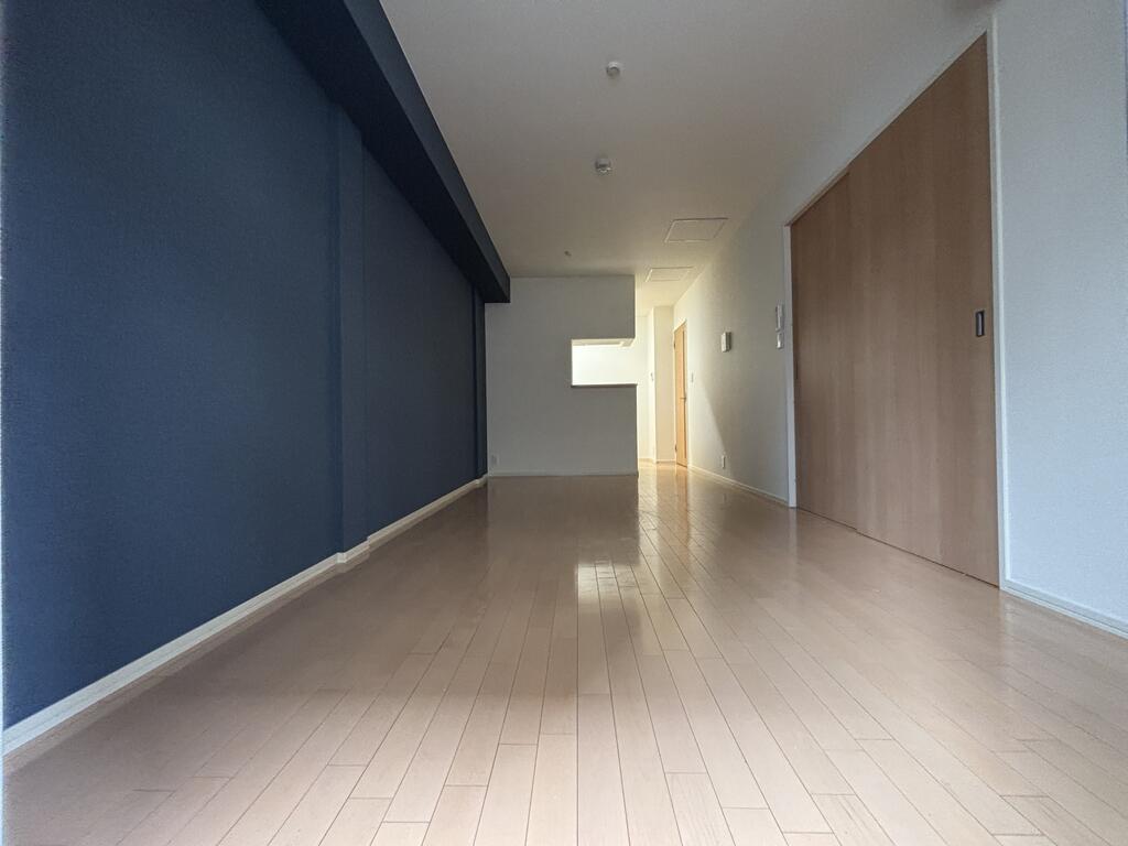 居室・リビング　同一間取り別階のお部屋になります。