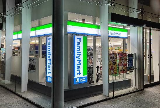 コンビニ　ファミリーマート関内桜通り店（コンビニ）まで60m