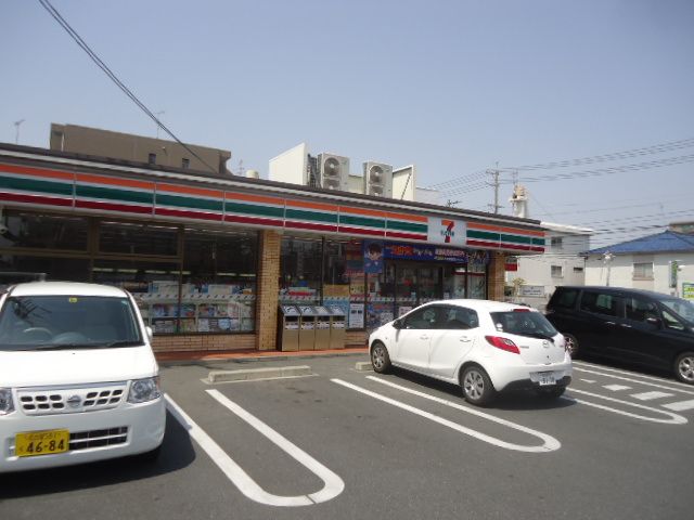 コンビニ　セブンイレブン（コンビニ）まで239m