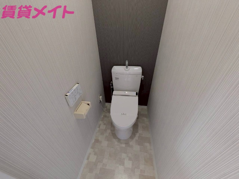 トイレ　別部屋反転写真です
