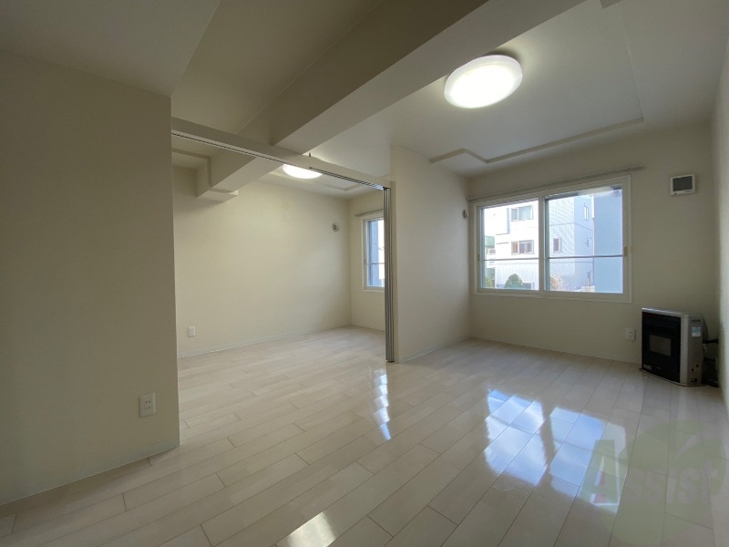 居室・リビング　広くてキレイなお部屋が広がっていて、充実した生活が送れそう。