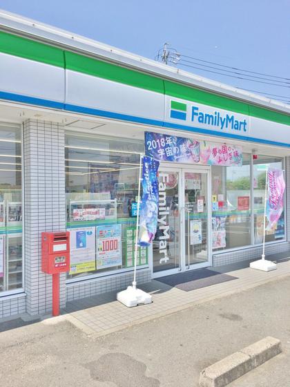 コンビニ　ファミリーマート久居庄田店（コンビニ）まで370m