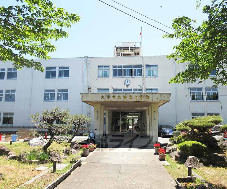 小学校　晴嵐小学校（小学校）まで586m