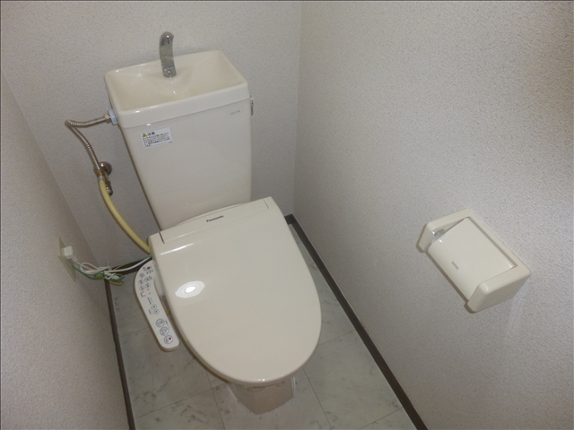 トイレ　シャワートイレ取り付けました！