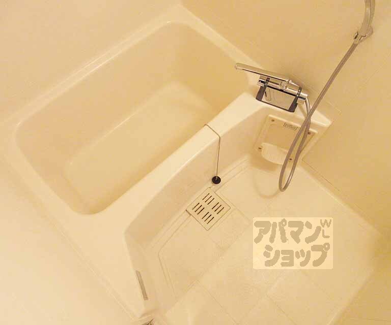 バス・シャワールーム　混合水栓に交換してます。