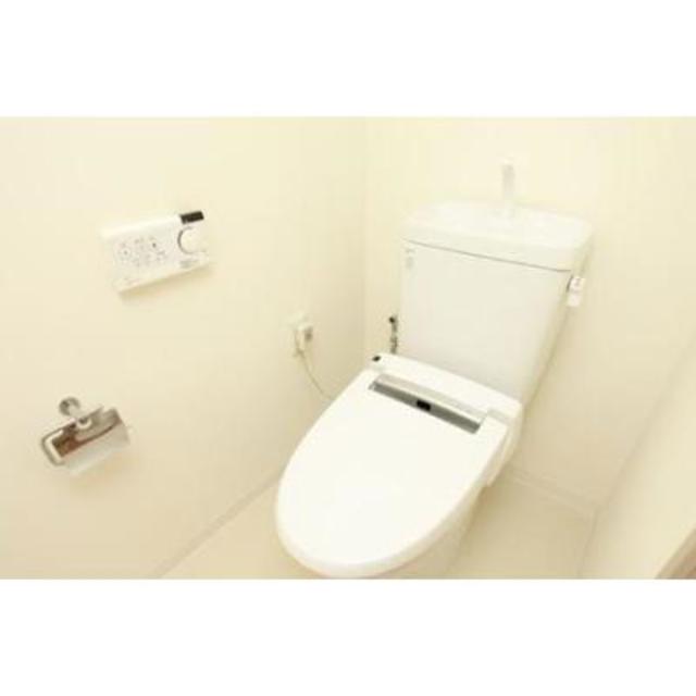トイレ　※写真は同タイプ住戸です。