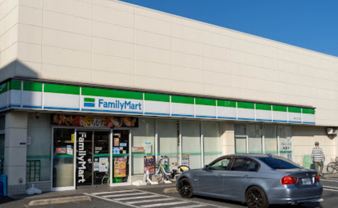 コンビニ　ファミリーマート 奥戸七丁目店（コンビニ）まで1045m