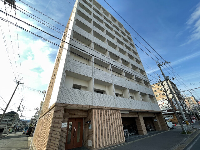 グランドパレス西院 東館の外観写真