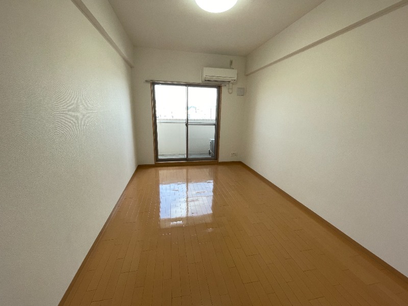 グランドパレス西院 東館の居間写真