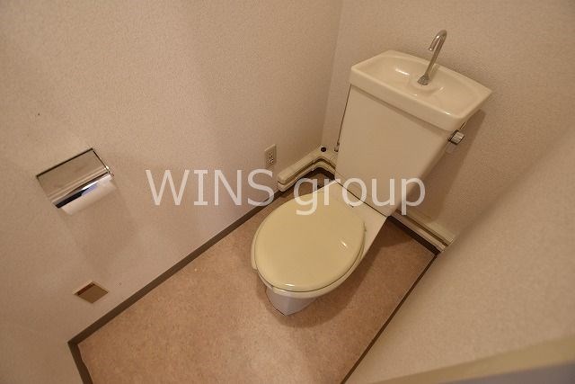東急世田谷線 松原駅 徒歩6分 3階建 築41年のトイレ写真