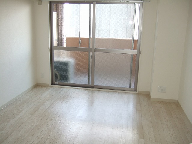 居室・リビング　広々とした明るいお部屋ですよ♪