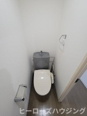 トイレ　※同タイプの写真となり、実際のお部屋とは異なる場合があります