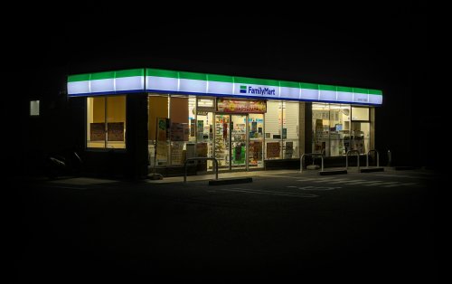 コンビニ　ファミリーマート 弦巻一丁目店（コンビニ）まで763m