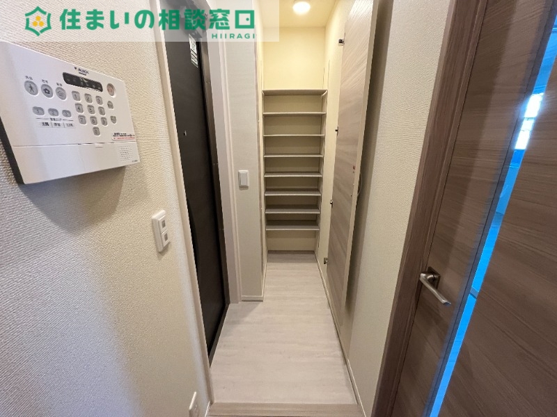 愛知環状鉄道 六名駅 徒歩13分 3階建 新築の玄関写真