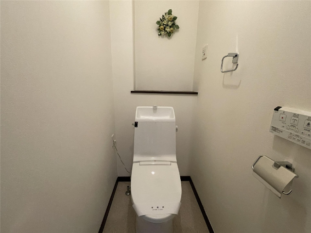 ＪＲ室蘭本線 鷲別駅 徒歩10分 2階建 築14年のトイレ写真