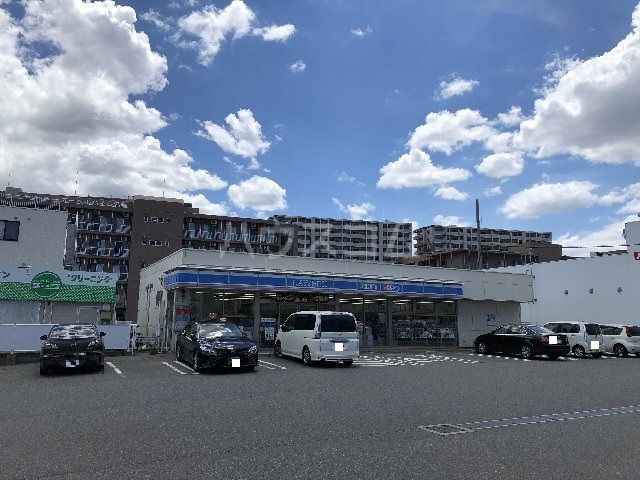 コンビニ　ローソン 福岡名島三丁目店（コンビニ）まで215m