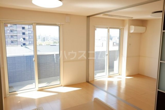 カーサ日向が丘 A棟の居間写真