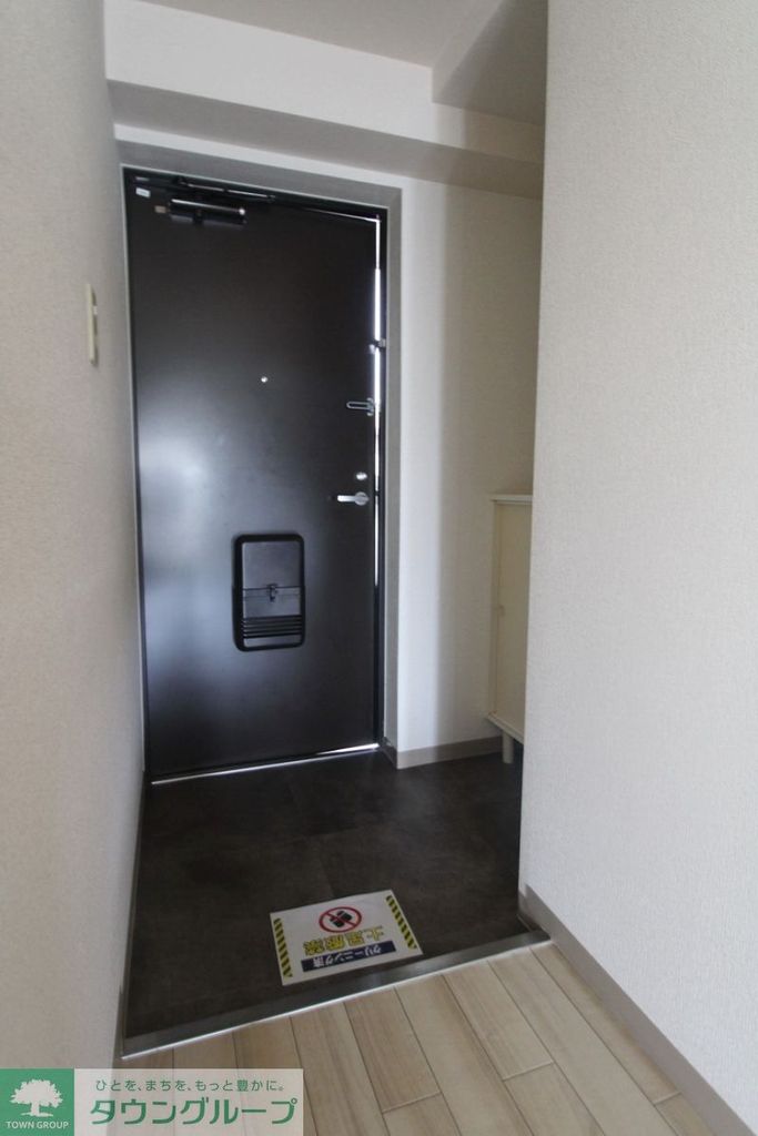 玄関　同物件別部屋写真