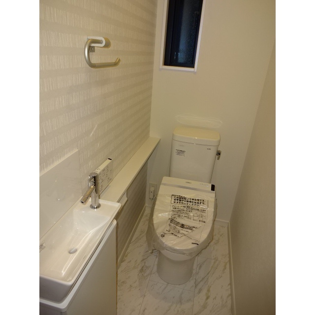 貸家 根岸戸建 B棟のトイレ写真