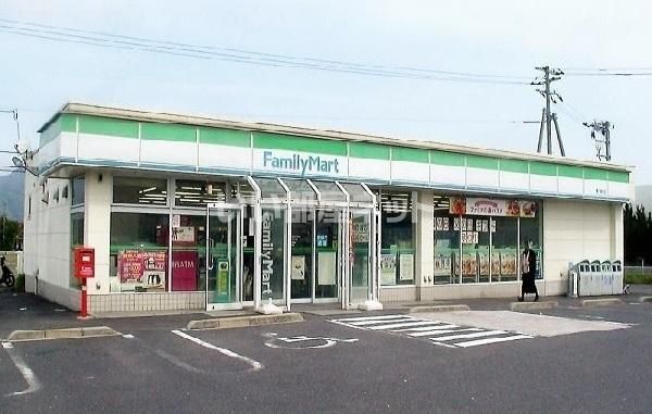 コンビニ　ファミリーマート 斐川富村店（コンビニ）まで746m