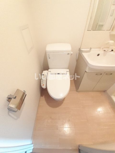 地下鉄谷町線 中崎町駅 徒歩9分 7階建 築19年のトイレ写真