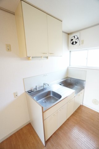 キッチン　※同物件・反転タイプの写真です。