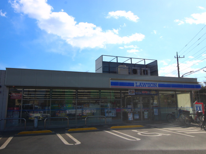 コンビニ　ローソン三鷹大沢四丁目（コンビニ）まで300m