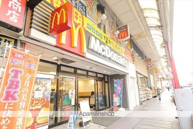 飲食店　マクドナルド衣笠駅前店（飲食店）まで392m