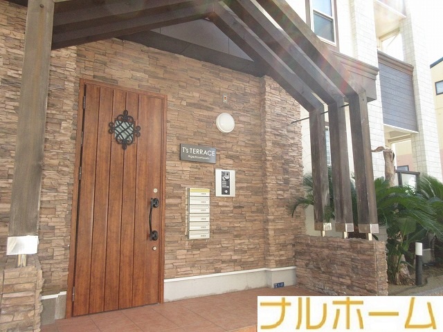地下鉄谷町線 田辺駅 徒歩5分 3階建 築12年の外観写真