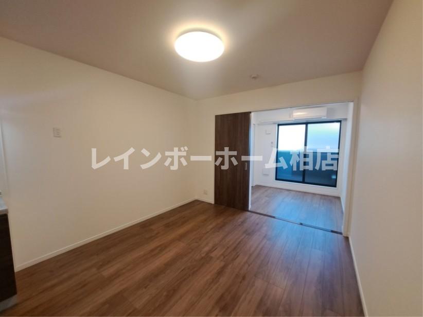 その他部屋・スペース　LDKからの洋室です
