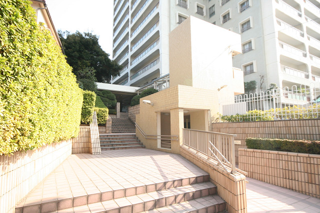 日商岩井音羽マンションの外観写真