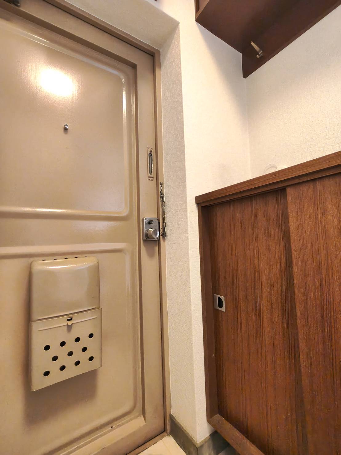 玄関　玄関収納付き!