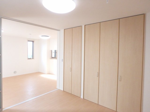 その他部屋・スペース　南向き洋室6.5帖のお部屋です！リビングダイニングキッチンと