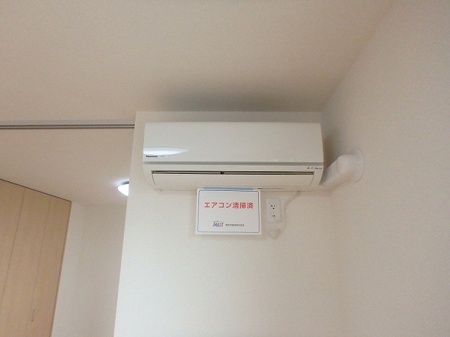 その他設備　リビングダイニングキッチンには暑い夏や寒い冬に大活躍のエアコ