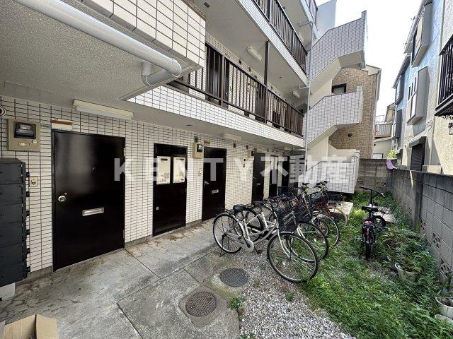 エントランス　落ち着いたエントランスです