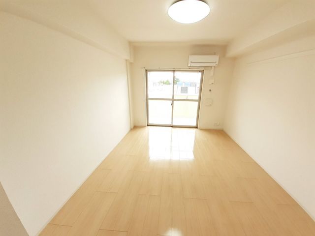 ポエム藤の木の居間写真