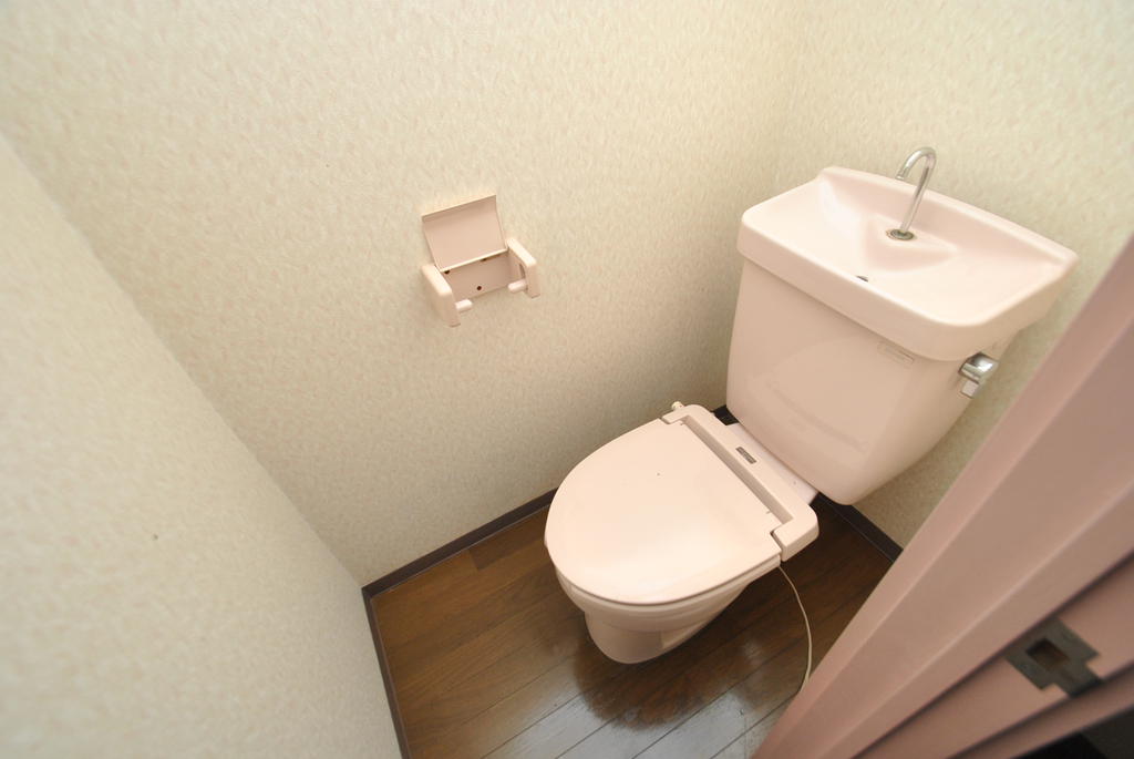 ＪＲ常磐線 高萩駅 徒歩15分 2階建 築28年のトイレ写真